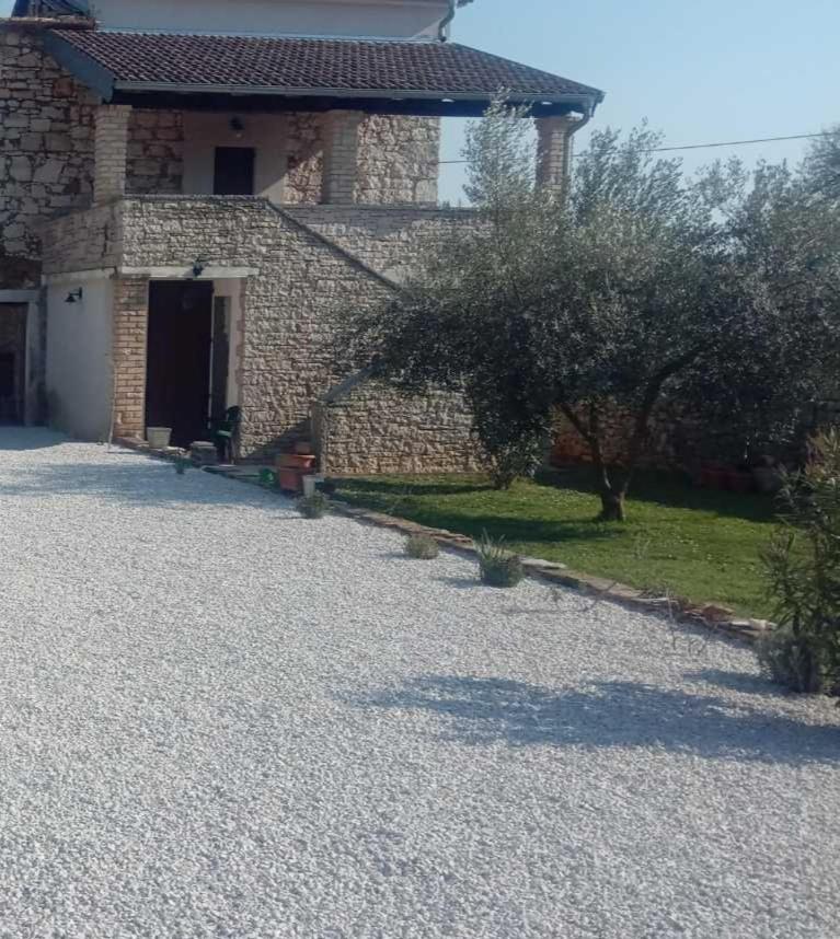 Holiday Home Stancija Becic Mugeba Exterior photo